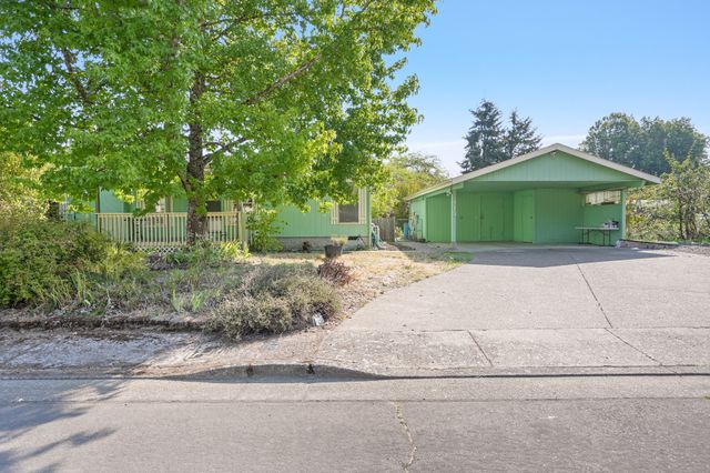 413 SW Butterfield-1