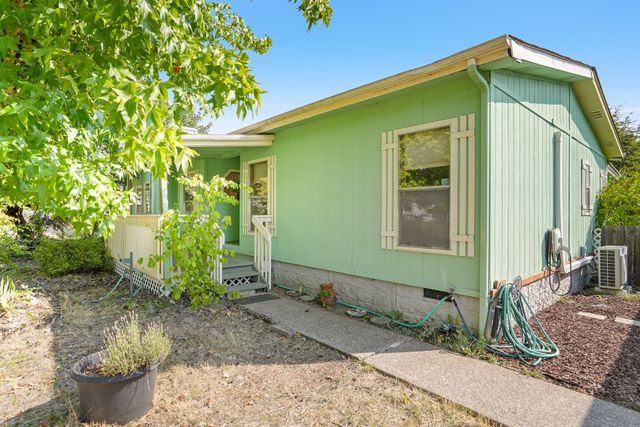 413 SW Butterfield-4
