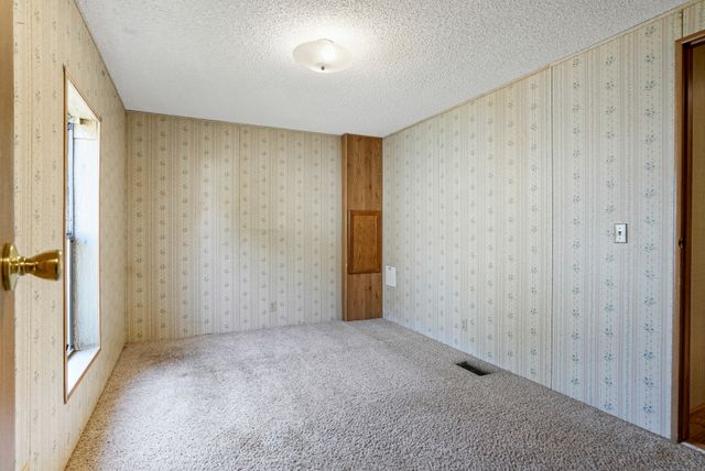 413 SW Butterfield-7