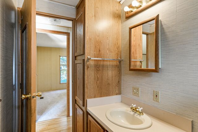 413 SW Butterfield-9