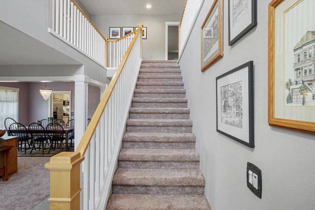 2477 NW Violet-10