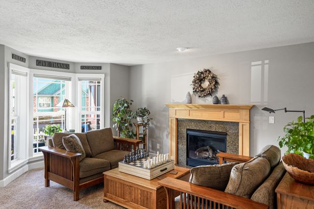 2477 NW Violet-7