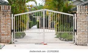 SWING GATE