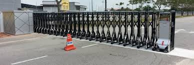 FOLDING & RECTRACTABLE GATE
