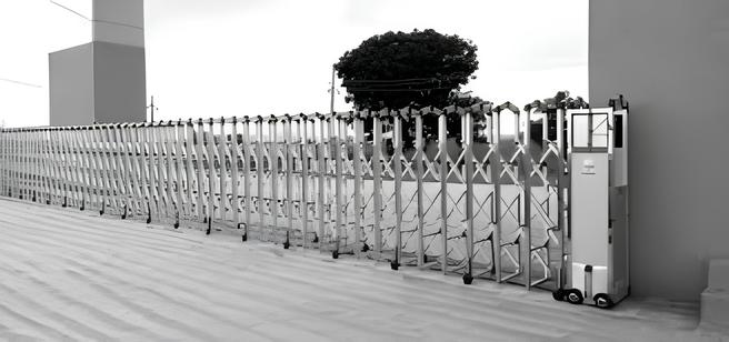 Retractable Gates
