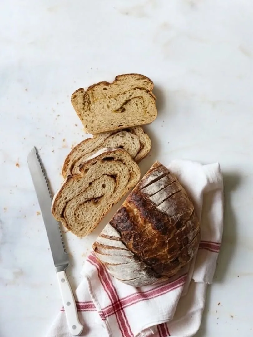 Pan de masa madre de canela
