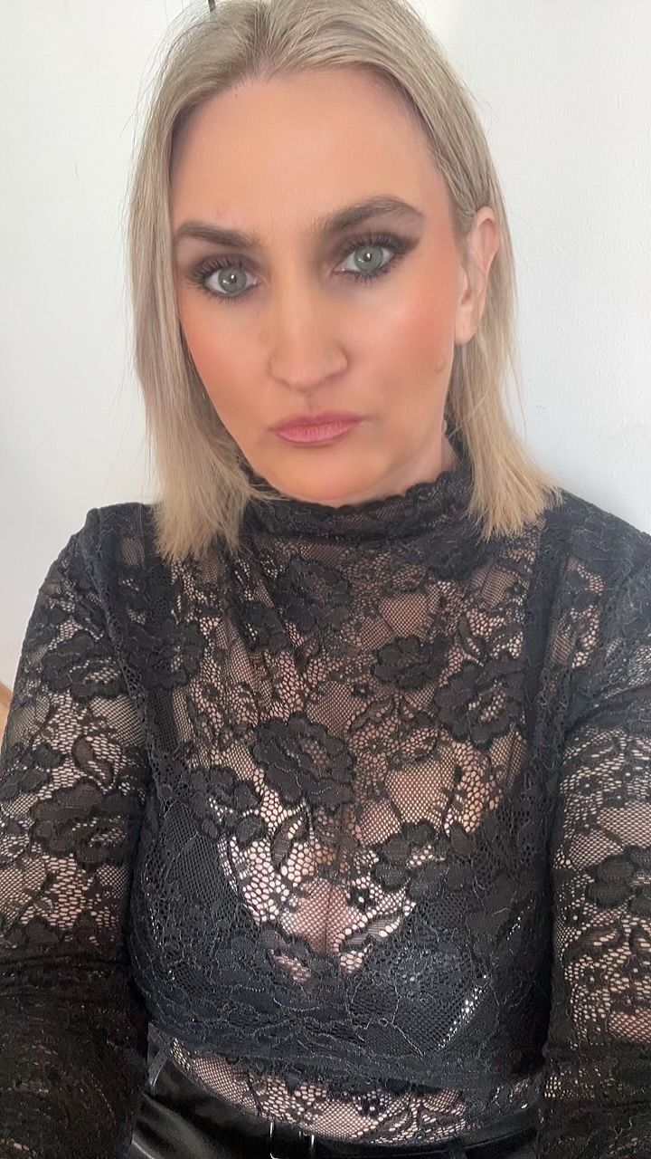 @economic_paige