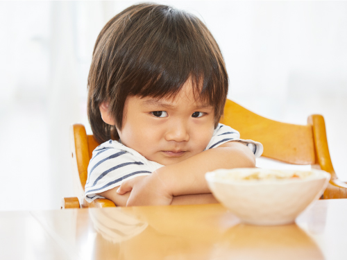 爸媽和孩子間的餐桌大戰：談孩童偏挑食與成長發展