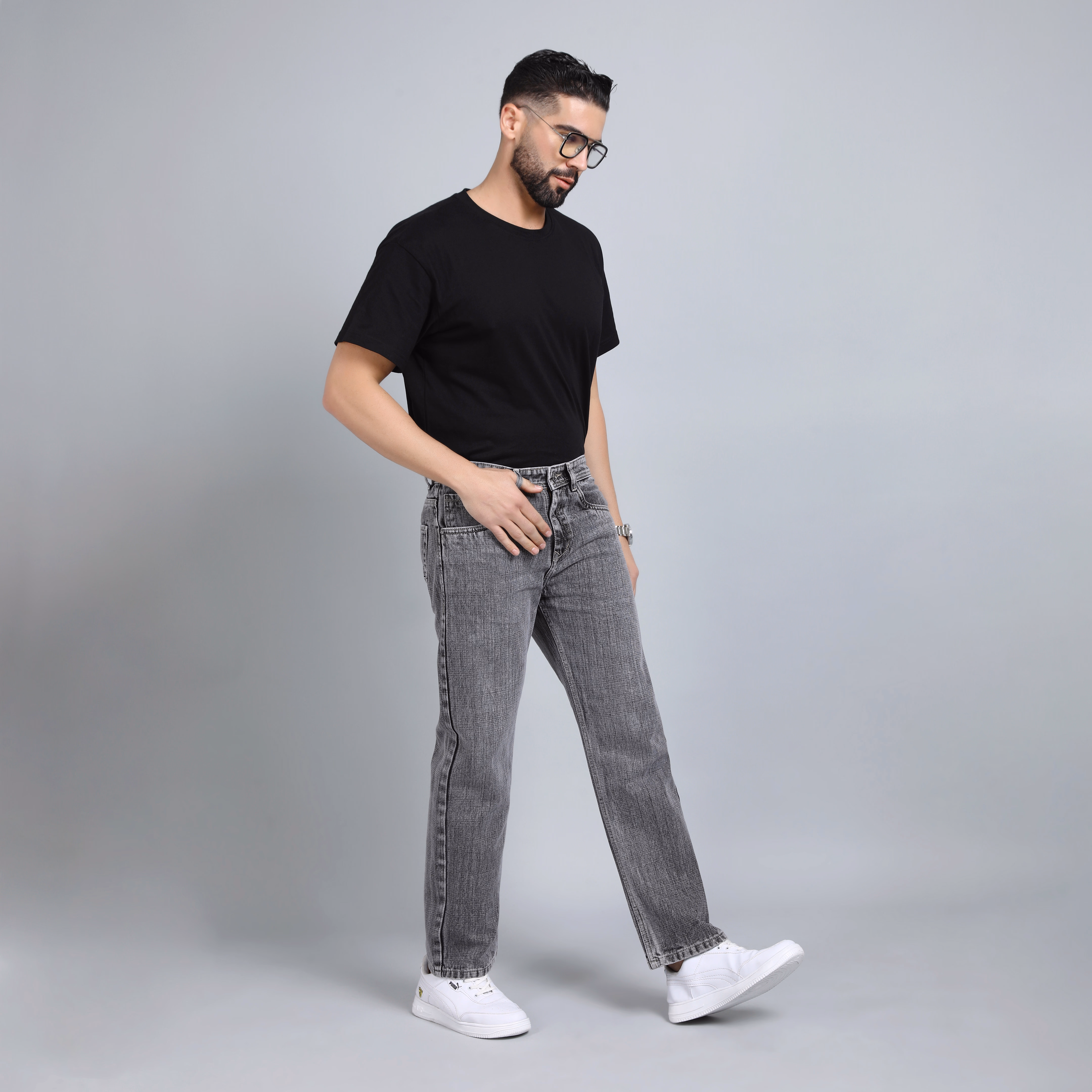 Versatile Baggy Jeans – Perfect for Streetwear, College & Beyond (hover view)