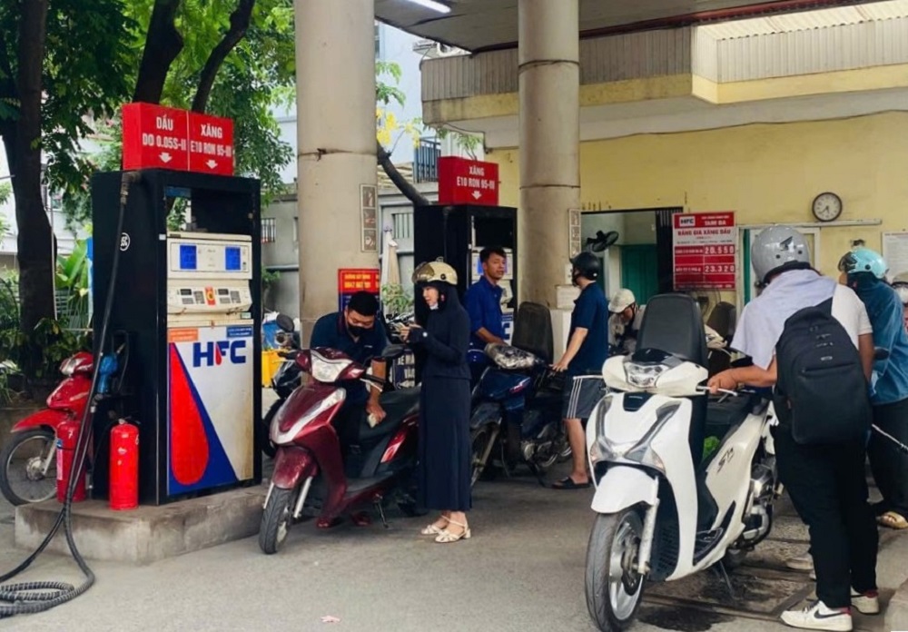 Giá xăng tăng mạnh