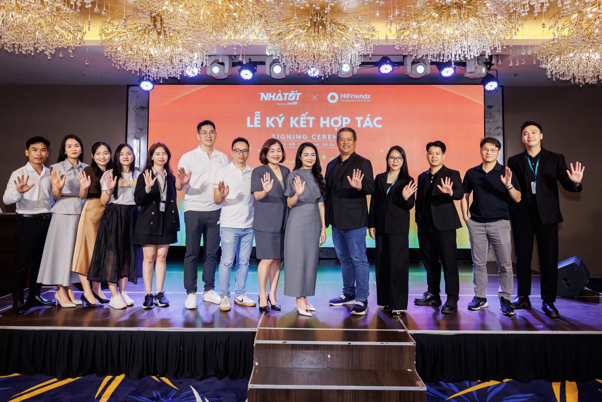 Ban lãnh đạo HiFriendz & Nhà Tốt