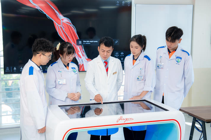 Riêng nhóm ngành Khoa học sức khỏe và Luật thí sinh cần đảm bảo điều kiện ngưỡng đảm bảo chất lượng đầu vào