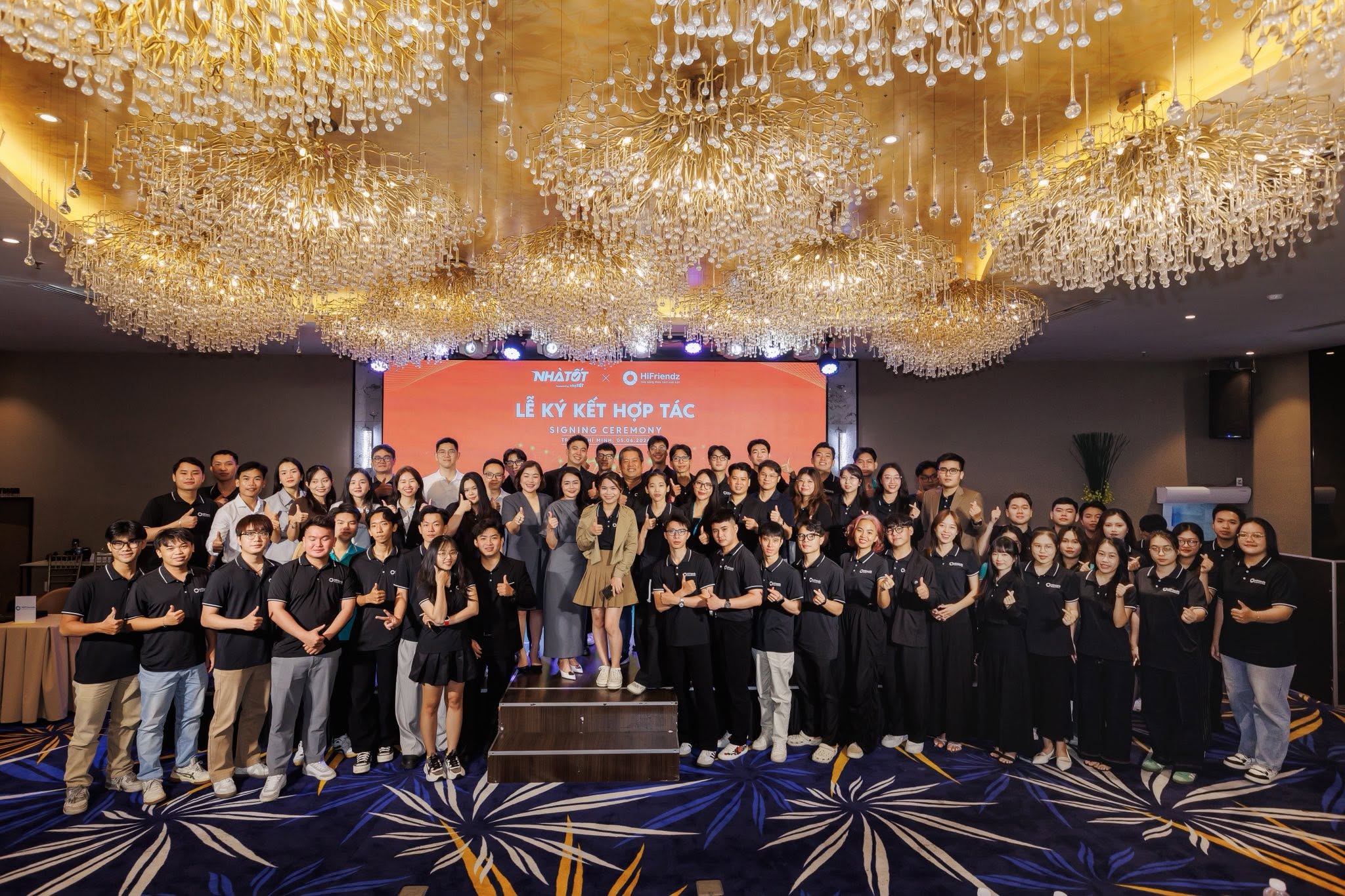 Ban lãnh đạo HiFriendz & Nhà Tốt