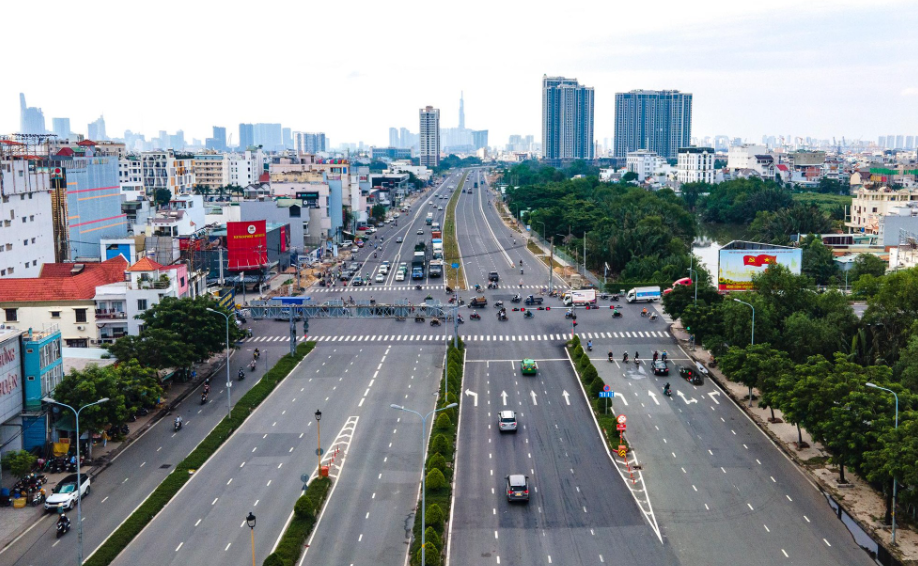 Đường Huỳnh Tấn Phát, Quận 7