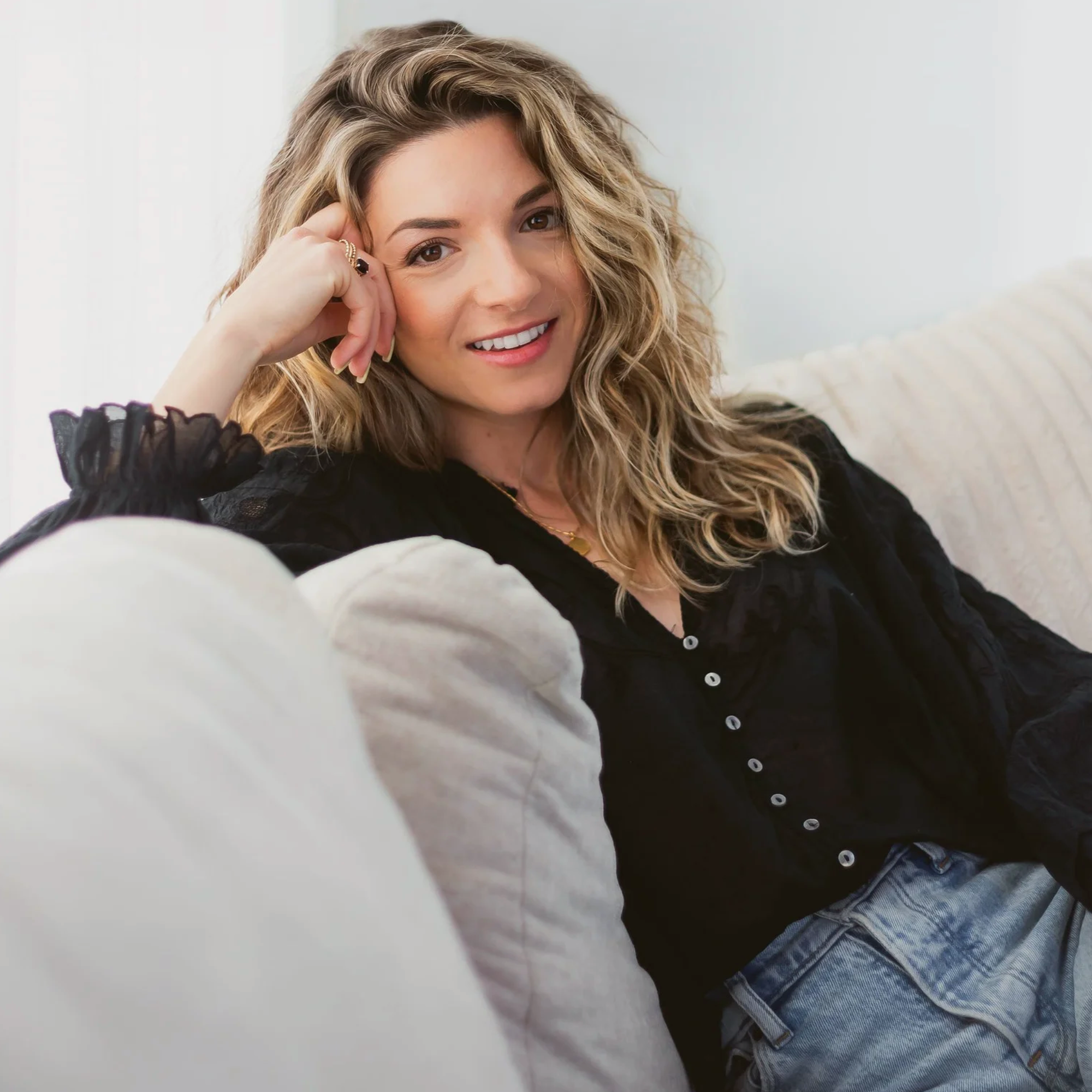 Beatrice Rosu - Relationship Coach & Podcast Host