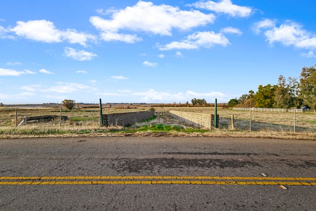 9160 Spring Valley Rd - 001 Photos