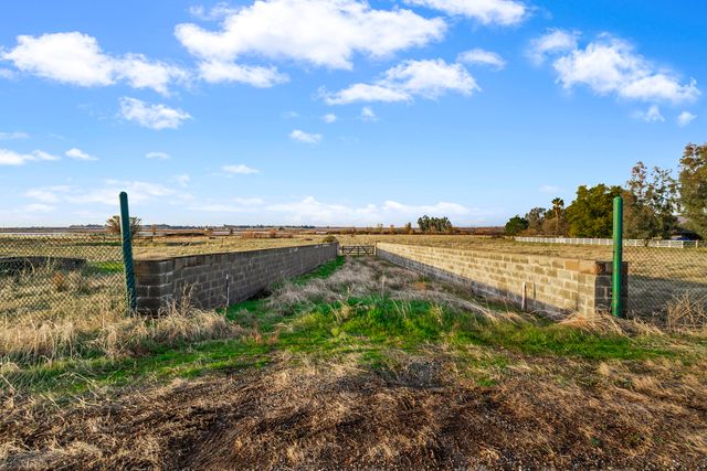 9160 Spring Valley Rd - 002 Photos