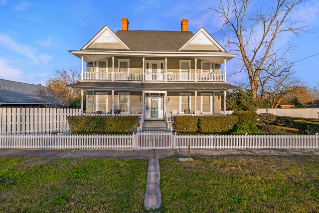 240 Railroad St - 002 Photos