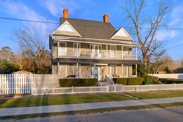 240 Railroad St - 003 Photos