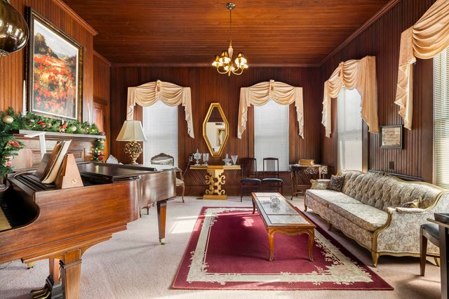 240 Railroad St - 008 Photos