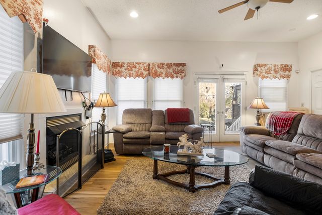 240 Railroad St - 010 Photos