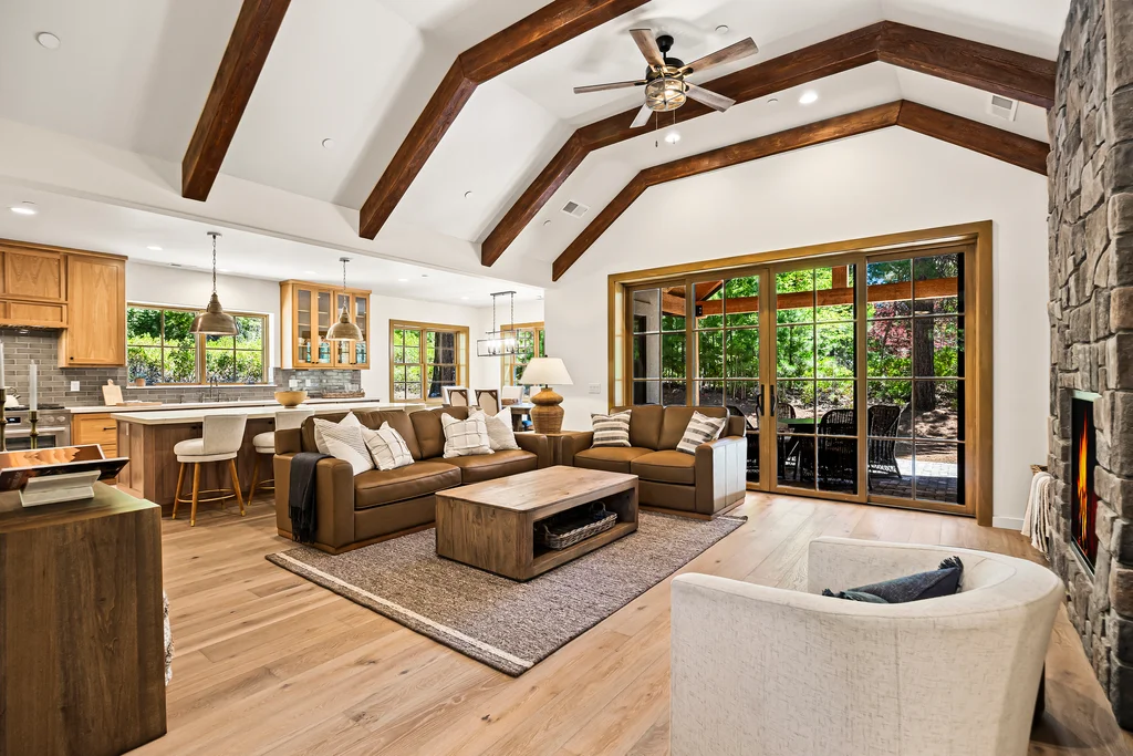 215 Fox Peak Dr - 007 (Photos)