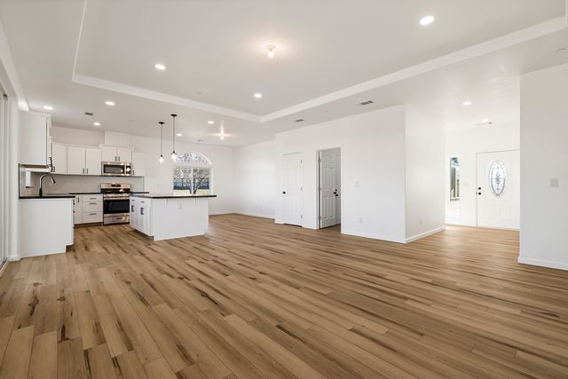 8697 Skyway - 010 Photos