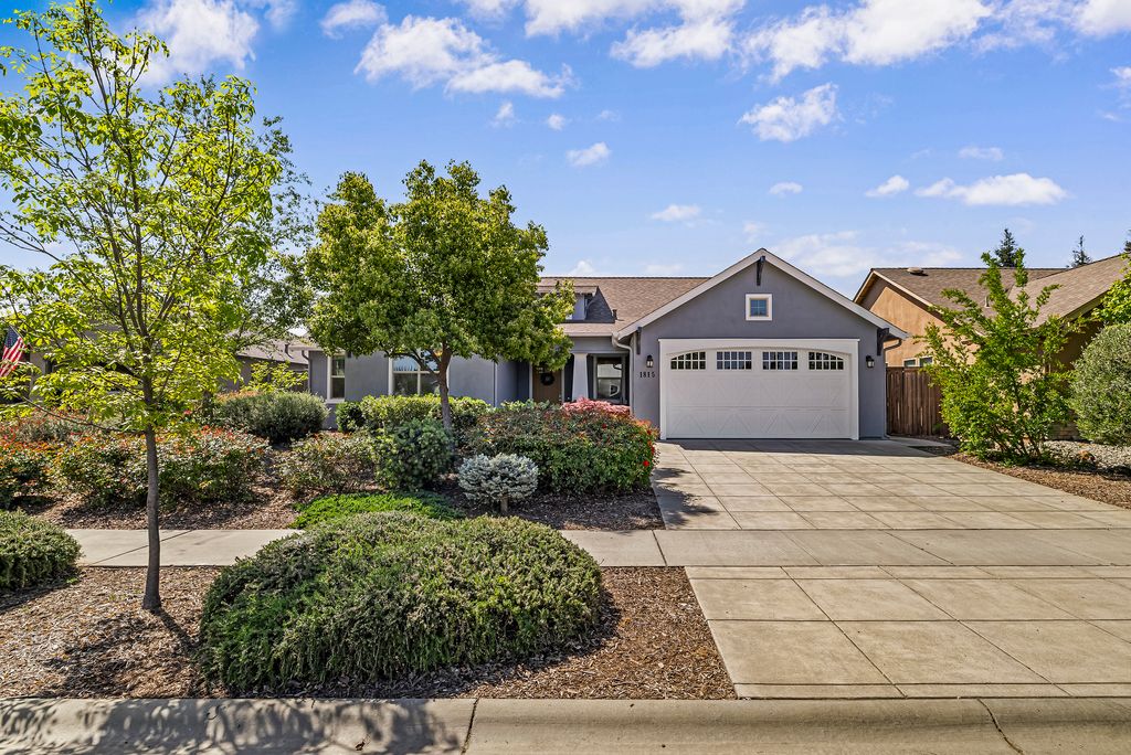 1815 Wisteria Ln - 003 Photos