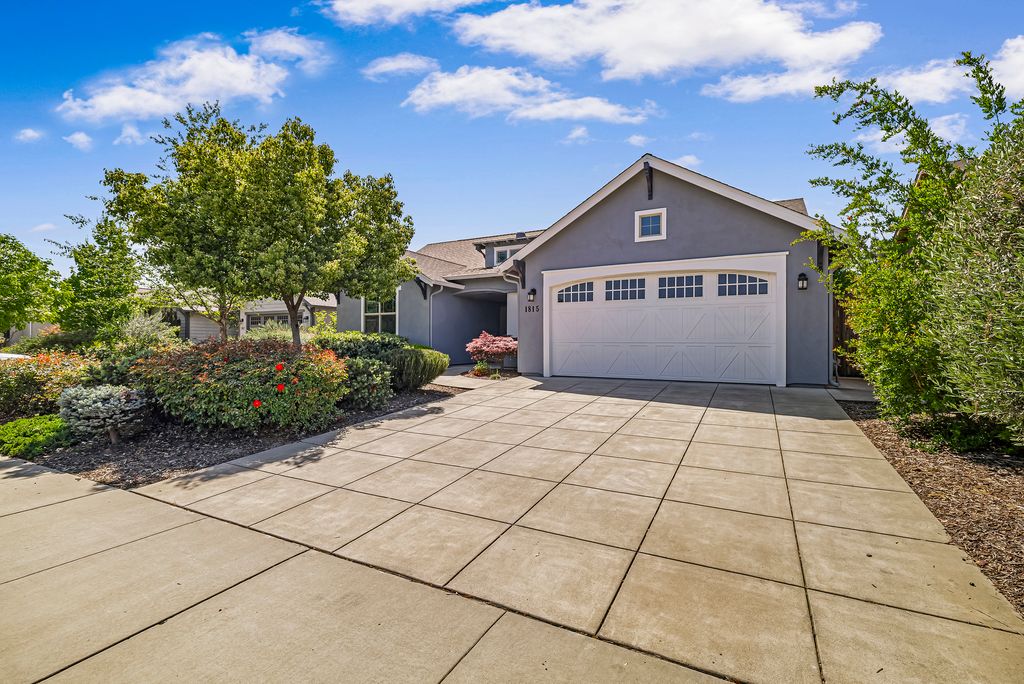 1815 Wisteria Ln - 005 Photos