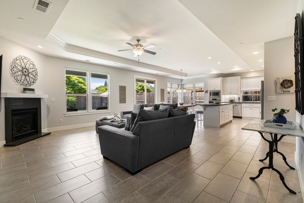 1815 Wisteria Ln - 015 Photos