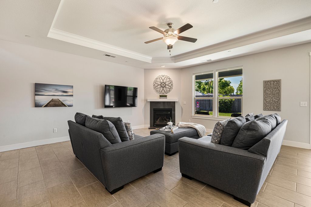 1815 Wisteria Ln - 016 Photos