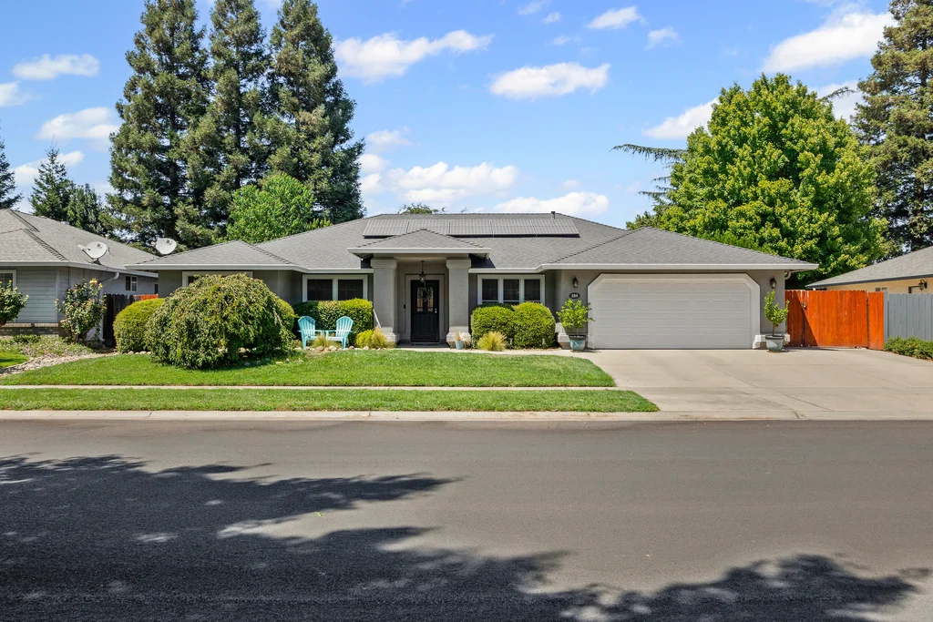 204 Crater Lake Dr - 001 (Photos)