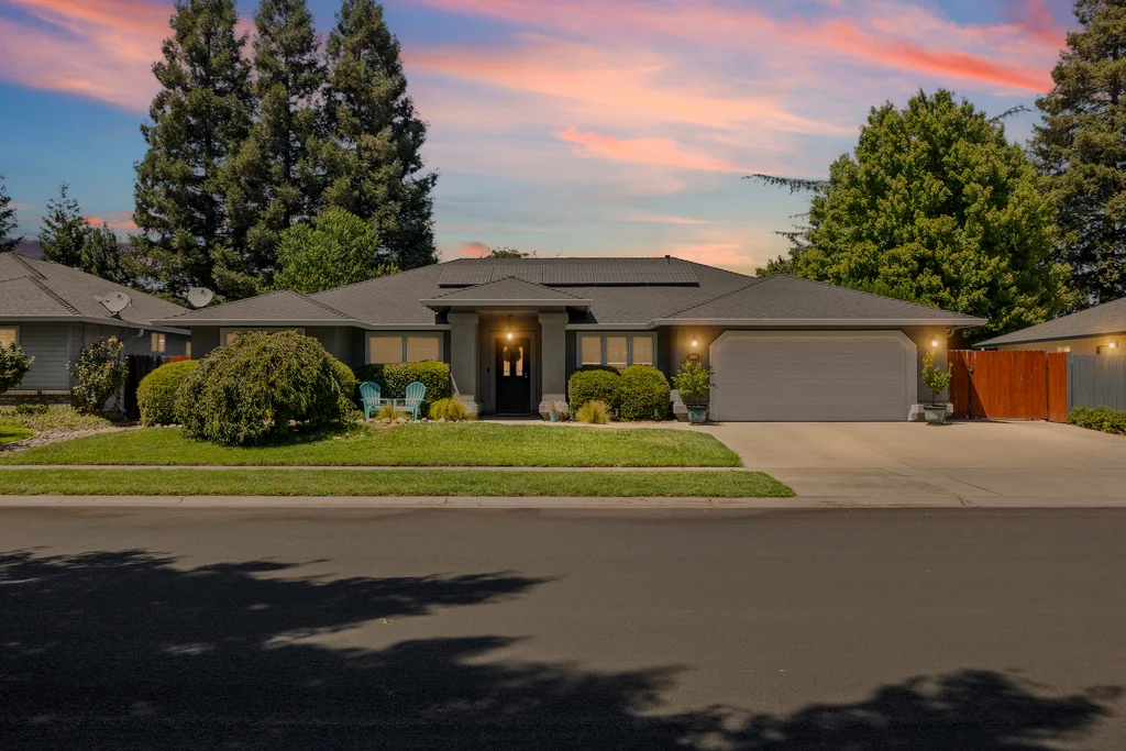 204 Crater Lake Dr - 002 (Photos)
