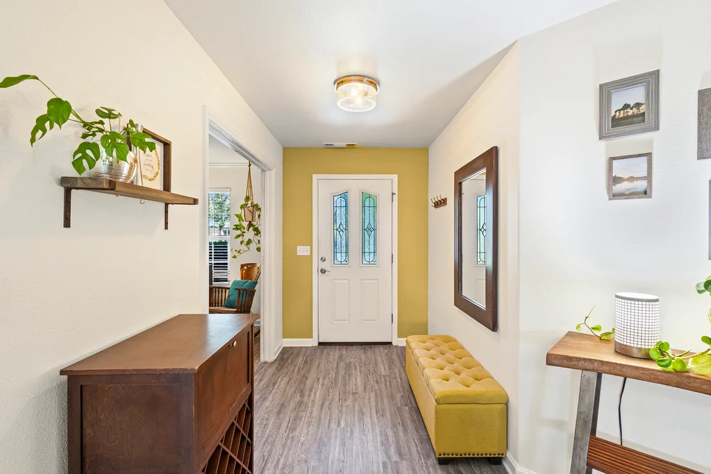 204 Crater Lake Dr - 007 (Photos)