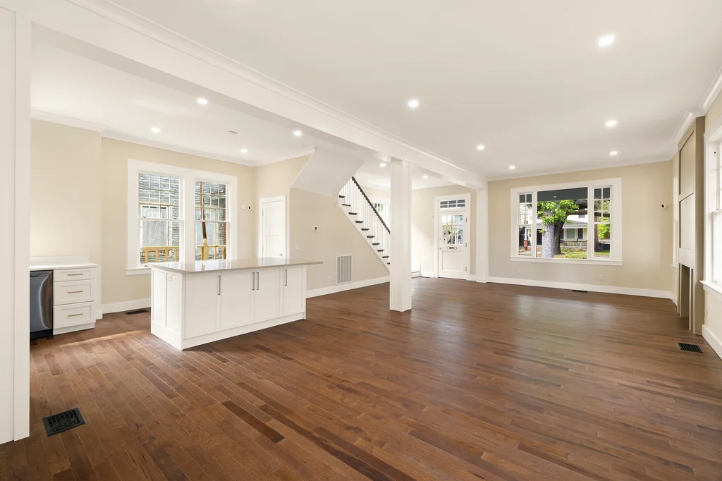 627 W 37th St - 026 Photos