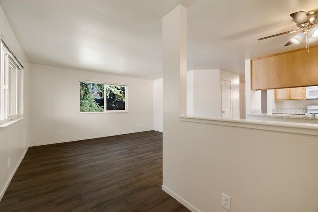 47 Cobblestone Dr - 006 Photos