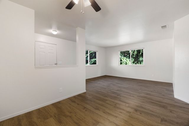 47 Cobblestone Dr - 007 Photos