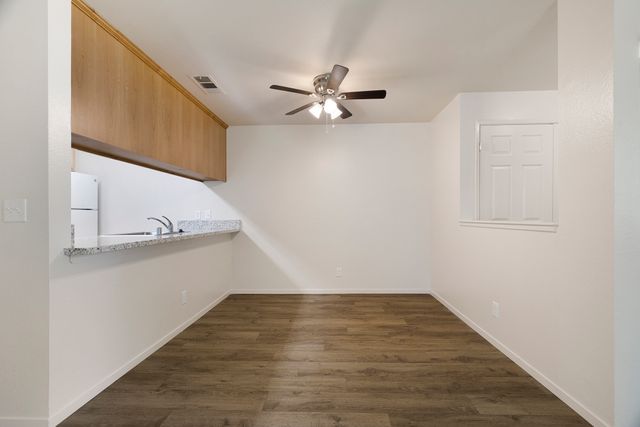 47 Cobblestone Dr - 010 Photos