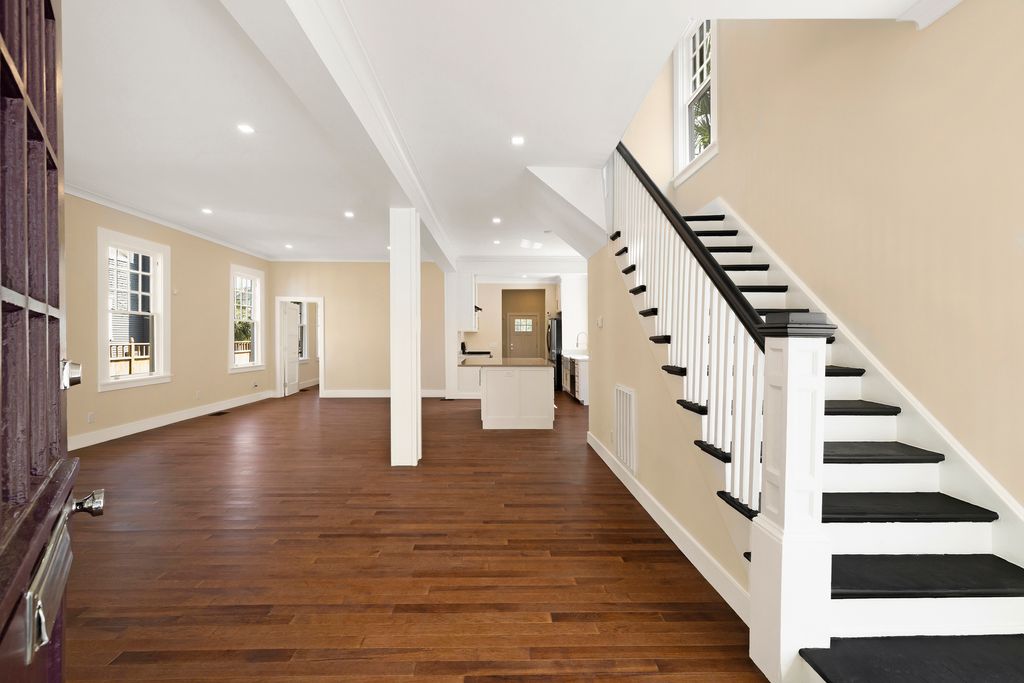 627 W 37th St - 017 Photos