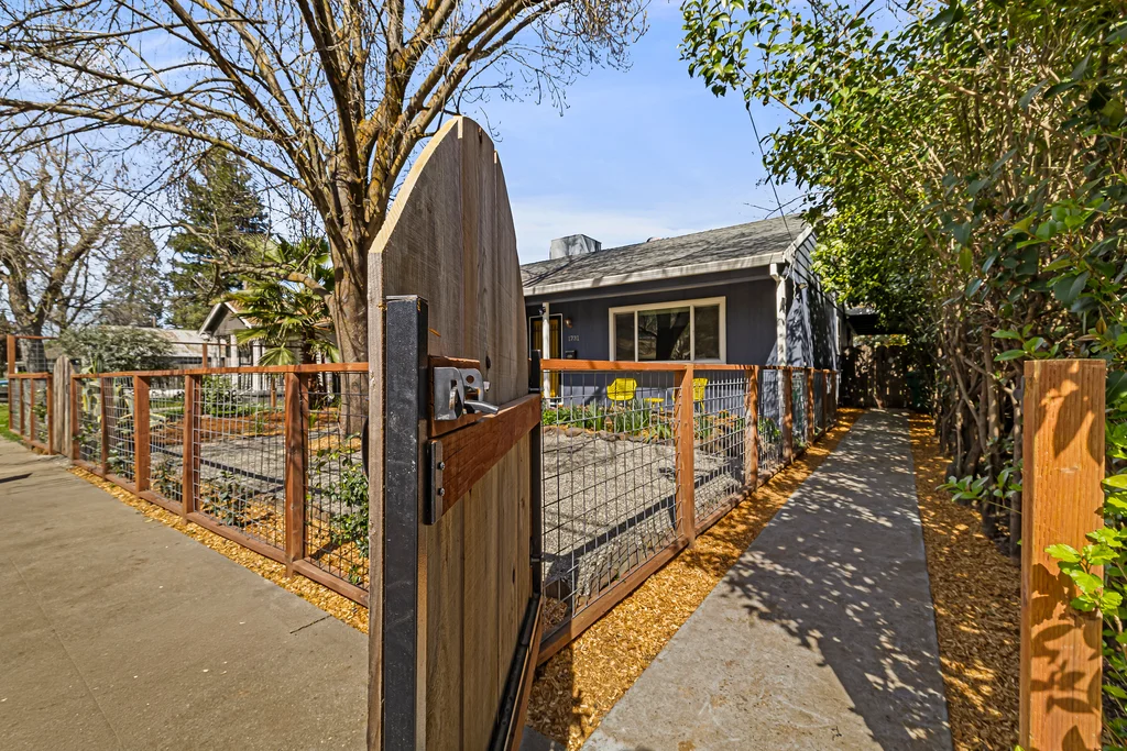 1731 Salem St - 004 (Photos)