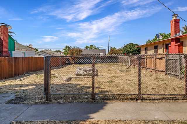 1737 Esmond Ave - 04 Photos