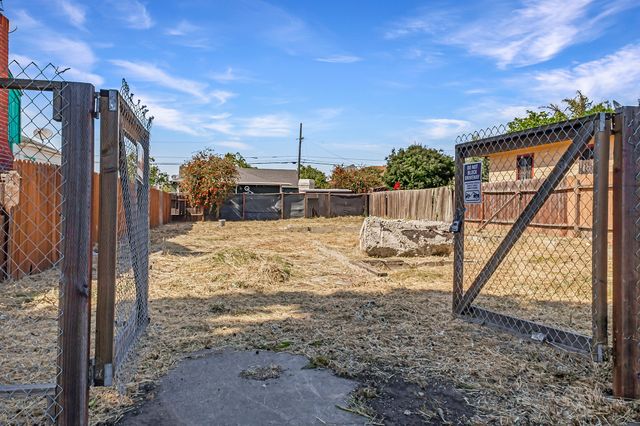 1737 Esmond Ave - 05 Photos