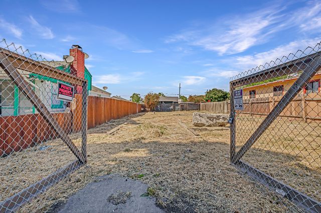1737 Esmond Ave - 06 Photos