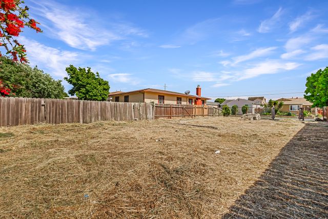 1737 Esmond Ave - 07 Photos