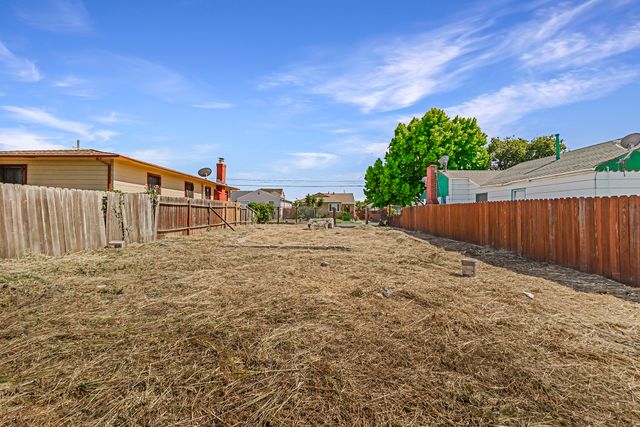 1737 Esmond Ave - 08 Photos