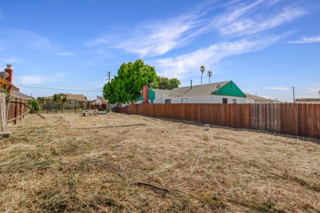 1737 Esmond Ave - 09 Photos