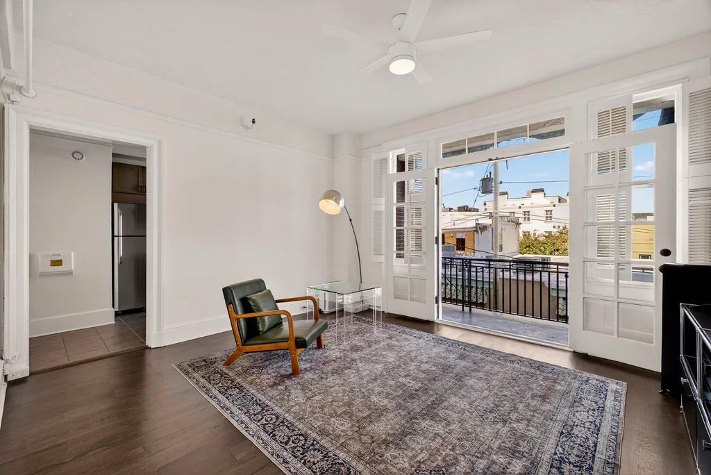 24 E Liberty - 017 (Photos)