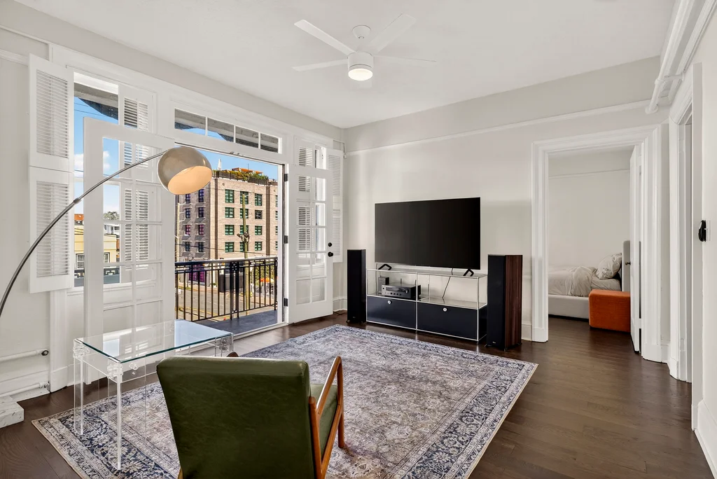 24 E Liberty - 019 (Photos)