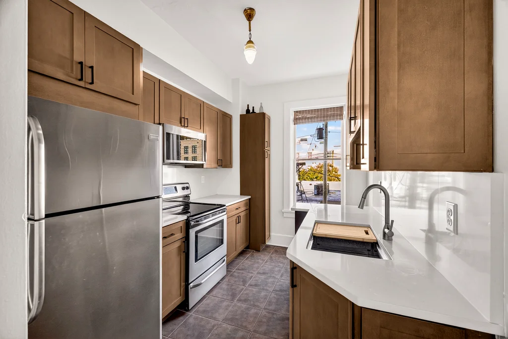 24 E Liberty - 025 (Photos)