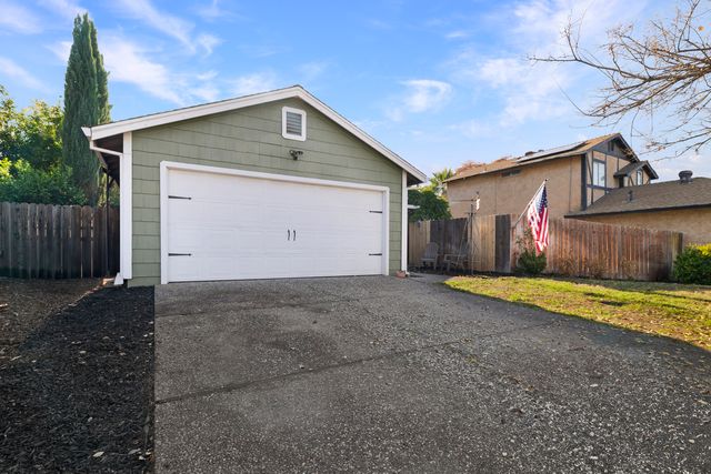 8 Olympus Ln - 002 Photos